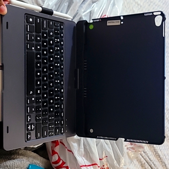 SOLD: Apple Ipad (8th Generation) - Picture 3 of 5